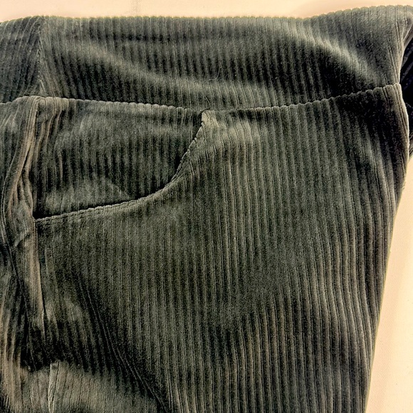 Denim & Co. Black Pull In Velvet Corduroy Pant with Pockets 5X Petite - Picture 2 of 9